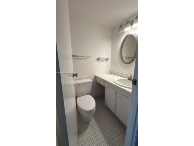 Reduced! Large 1 Bed/ 1.5 Bath + Den - 913  SF - Just in