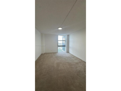 Reduced! Large 1 Bed/ 1.5 Bath + Den - 913  SF - Just in