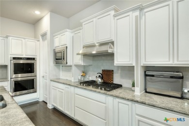 Beautifully Appointed Single-Story Home in Paloma Lake. Welcome