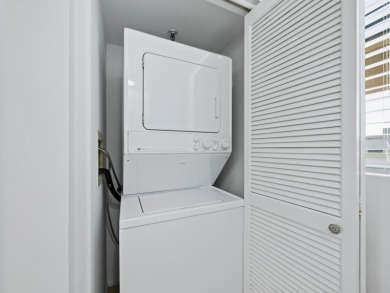 One or more photo(s) has been virtually staged. Enjoy