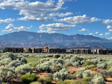 Golfers paradise, resort lifestyle+ million dollar views on edge