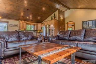 Modern Mountain Escape on the Golf Course! Experience mountain