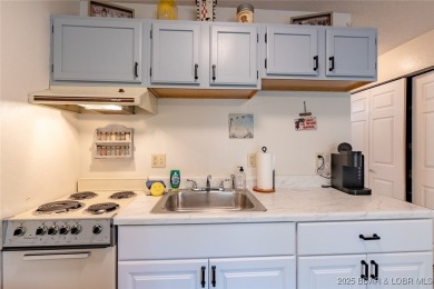 Looking for the perfect lakefront escape? Look no further! This