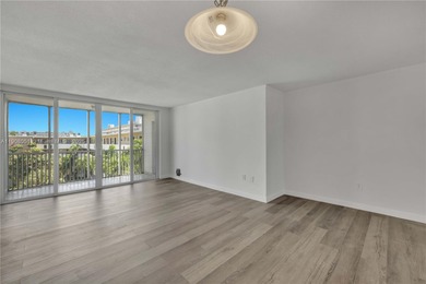 Spacious 1 bed 1 bath condo in the gated Jade Winds in North