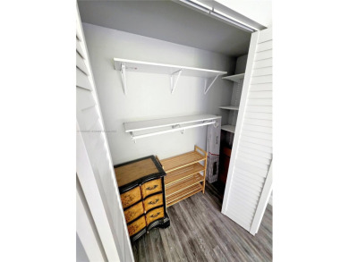 Spasiois, bright, newly renovated 2 BR/2BA apartment in the