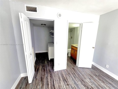 Spasiois, bright, newly renovated 2 BR/2BA apartment in the