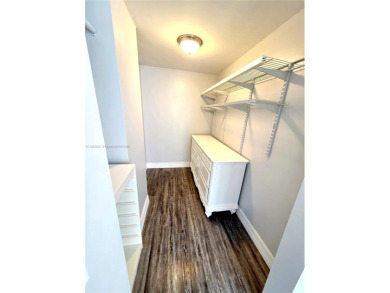 Spasiois, bright, newly renovated 2 BR/2BA apartment in the