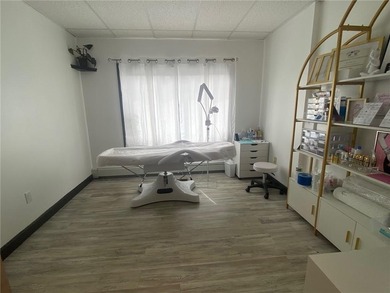 Nice professional office/retail building located on Post Road