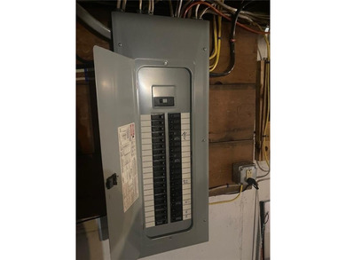 Nice professional office/retail building located on Post Road