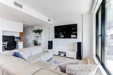 Appartement moderne de 2 chambres avec stationnement interieur