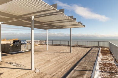 MOVE-IN READY huge open floor plan (approx. 800 SF) just steps