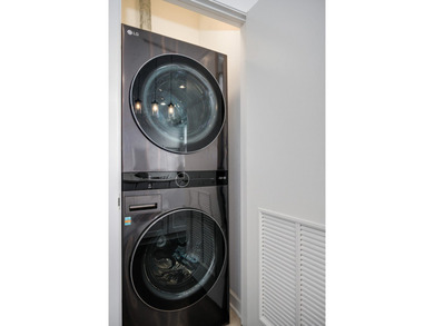 Rarely available top-floor, corner 1BR/1BA loft in the