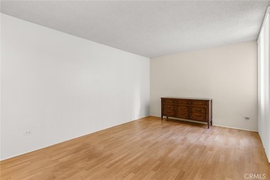 Great Condo, Great Price!!  This condo is conveniently located