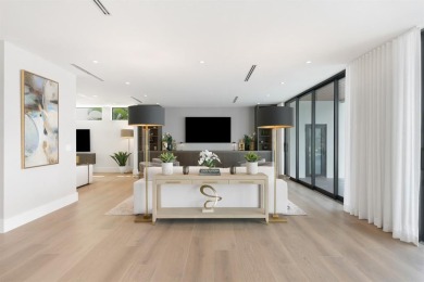 MAJOR RENOVATION COMPLETED IN APRIL 2024. Enchanting waterfront