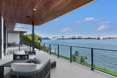 MAJOR RENOVATION COMPLETED IN APRIL 2024. Enchanting waterfront