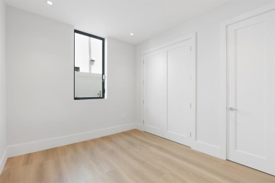 MAJOR RENOVATION COMPLETED IN APRIL 2024. Enchanting waterfront