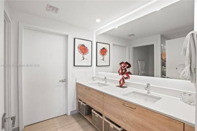 The only residence in The Harbour with this layout: a 16th-floor