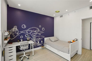 The only residence in The Harbour with this layout: a 16th-floor