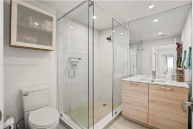 The only residence in The Harbour with this layout: a 16th-floor