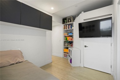 The only residence in The Harbour with this layout: a 16th-floor