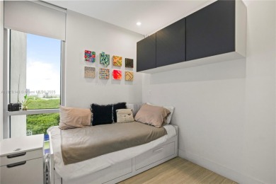 The only residence in The Harbour with this layout: a 16th-floor