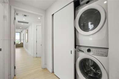 The only residence in The Harbour with this layout: a 16th-floor