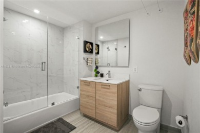 The only residence in The Harbour with this layout: a 16th-floor