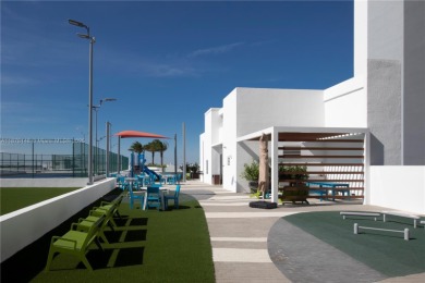 The only residence in The Harbour with this layout: a 16th-floor