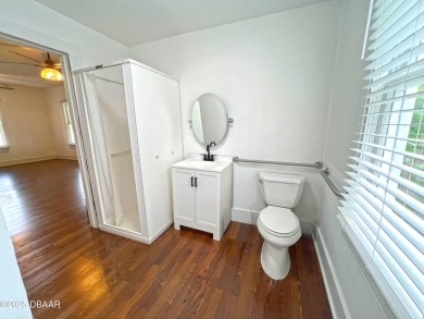 FULLY LEASED AND FURNISHED TURNKEY INVESTMENT POTENTIAL!