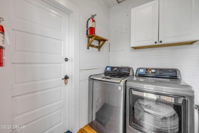 FULLY LEASED AND FURNISHED TURNKEY INVESTMENT POTENTIAL!