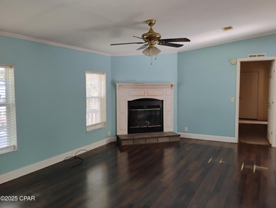 Make Your Lakefront Dream a Reality! This lakefront home has