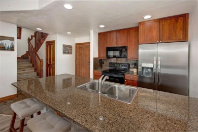 This beautiful top-floor residence in Highland Greens Lodge