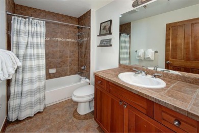 This beautiful top-floor residence in Highland Greens Lodge