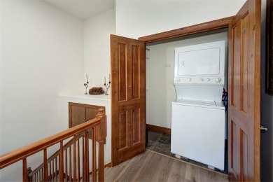 This beautiful top-floor residence in Highland Greens Lodge