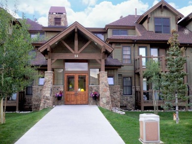 This beautiful top-floor residence in Highland Greens Lodge