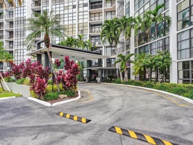 Experience this beautiful 1 bed/ 1.5 bath, INTRACOASTAL- FRONT