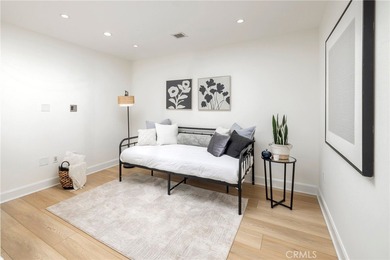 3072 Scholarship - Luxury Living in The Plaza. Experience