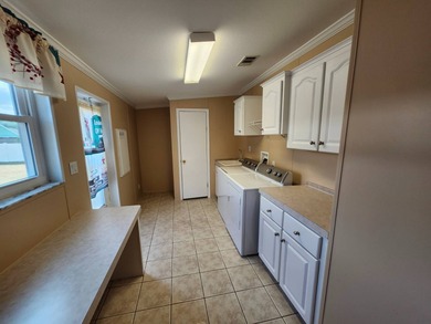 55+/01/3BD2BA/1920SQ/HUGE/GRANITE/INSULATED WINDOWS/CROWN