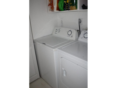 Apartment spacious 3 bed 2 bath with tiles throughout floors in