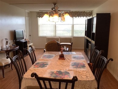 Impecable and beautiful 1/1 1/2 bath condo, penthouse unit in