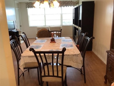 Impecable and beautiful 1/1 1/2 bath condo, penthouse unit in