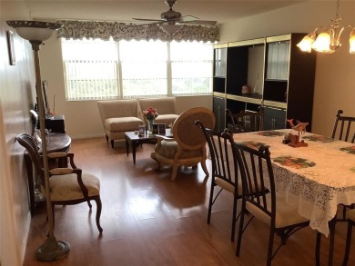 Impecable and beautiful 1/1 1/2 bath condo, penthouse unit in