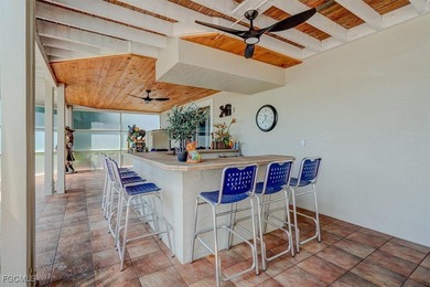 Move right into this Light & Bright 3 Bedroom + Den & Office