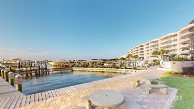 Boat lovers this is the perfect complex for you. Just seconds