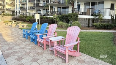 Boat lovers this is the perfect complex for you. Just seconds