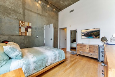 Located on the corner of the top floor, it has 13 ft