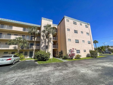 Spacious 2BD/2BA condo in the 55+ Oakland Estates community!