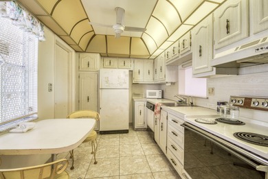 Spacious 2BD/2BA condo in the 55+ Oakland Estates community!