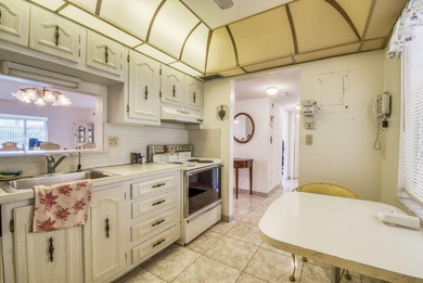 Spacious 2BD/2BA condo in the 55+ Oakland Estates community!