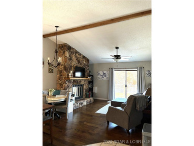 LAZY DAYS - TOP FLOOR LAKEFRONT CONDO Welcome to your serene